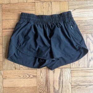 Lululemon Tracker Low-Rise Lined Short 4″ – Black – Size 10